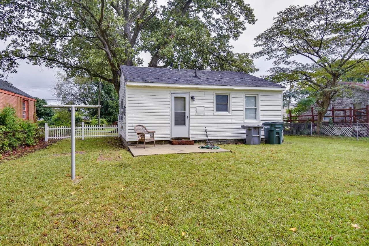 Hampton Vacation Rental Central Location, Patio