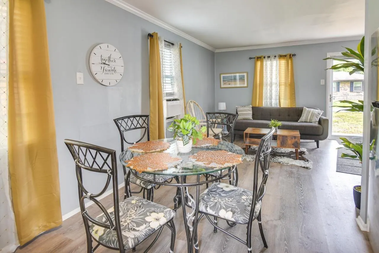 Hampton Vacation Rental Central Location, Patio Holiday home