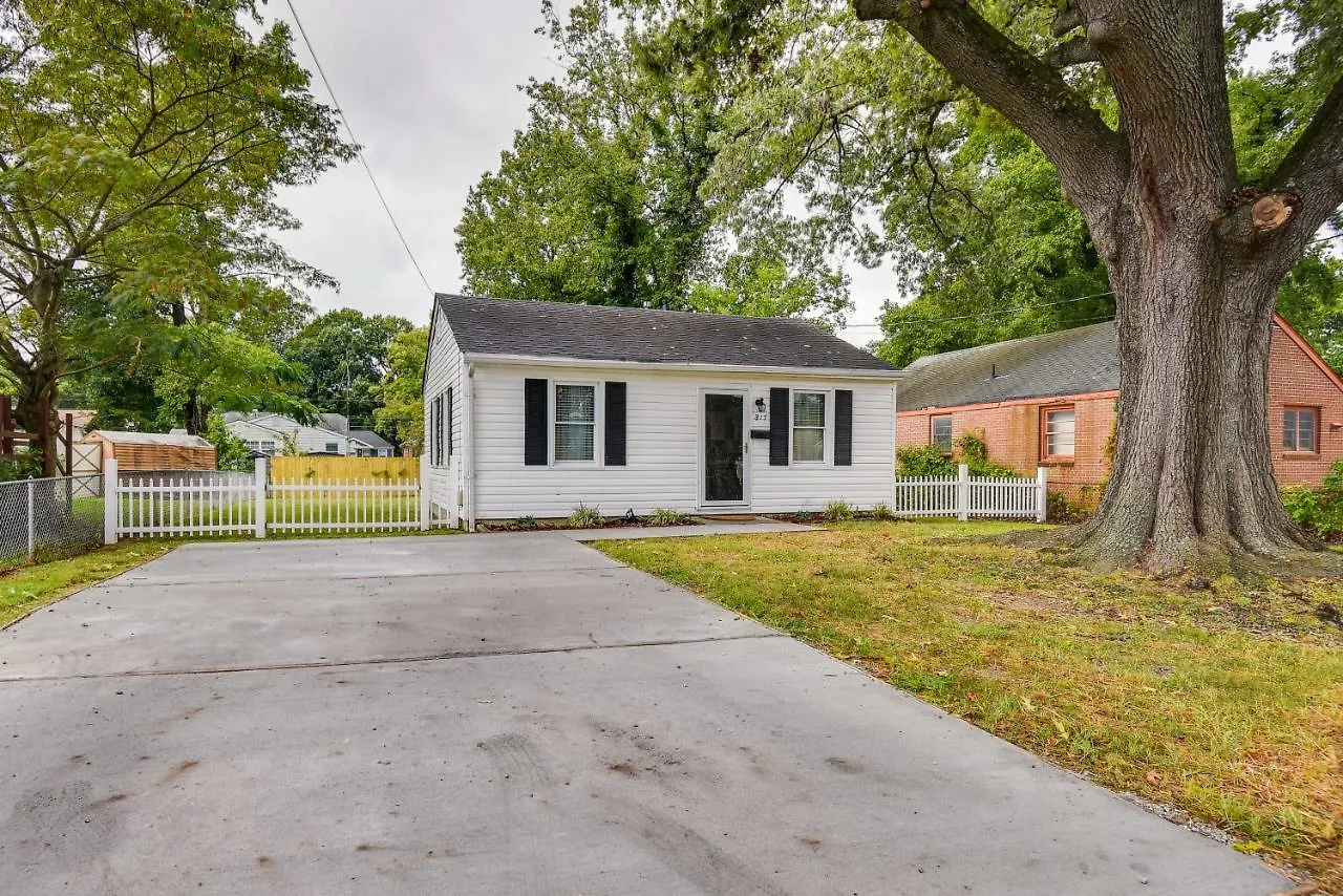 Holiday home Hampton Vacation Rental Central Location, Patio