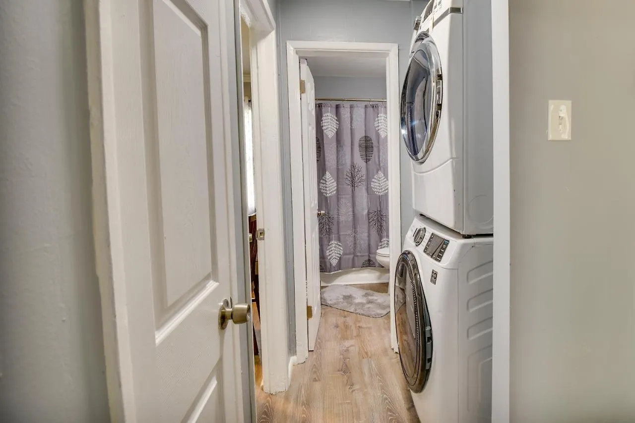 Hampton Vacation Rental Central Location, Patio Holiday home