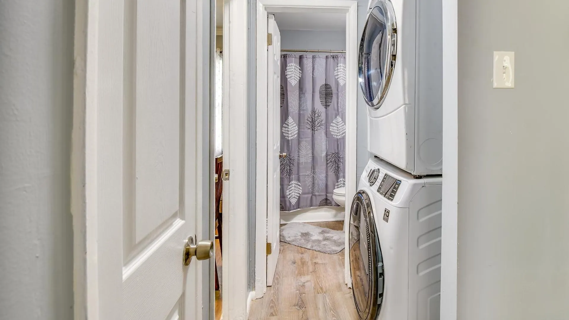 Hampton Vacation Rental Central Location, Patio