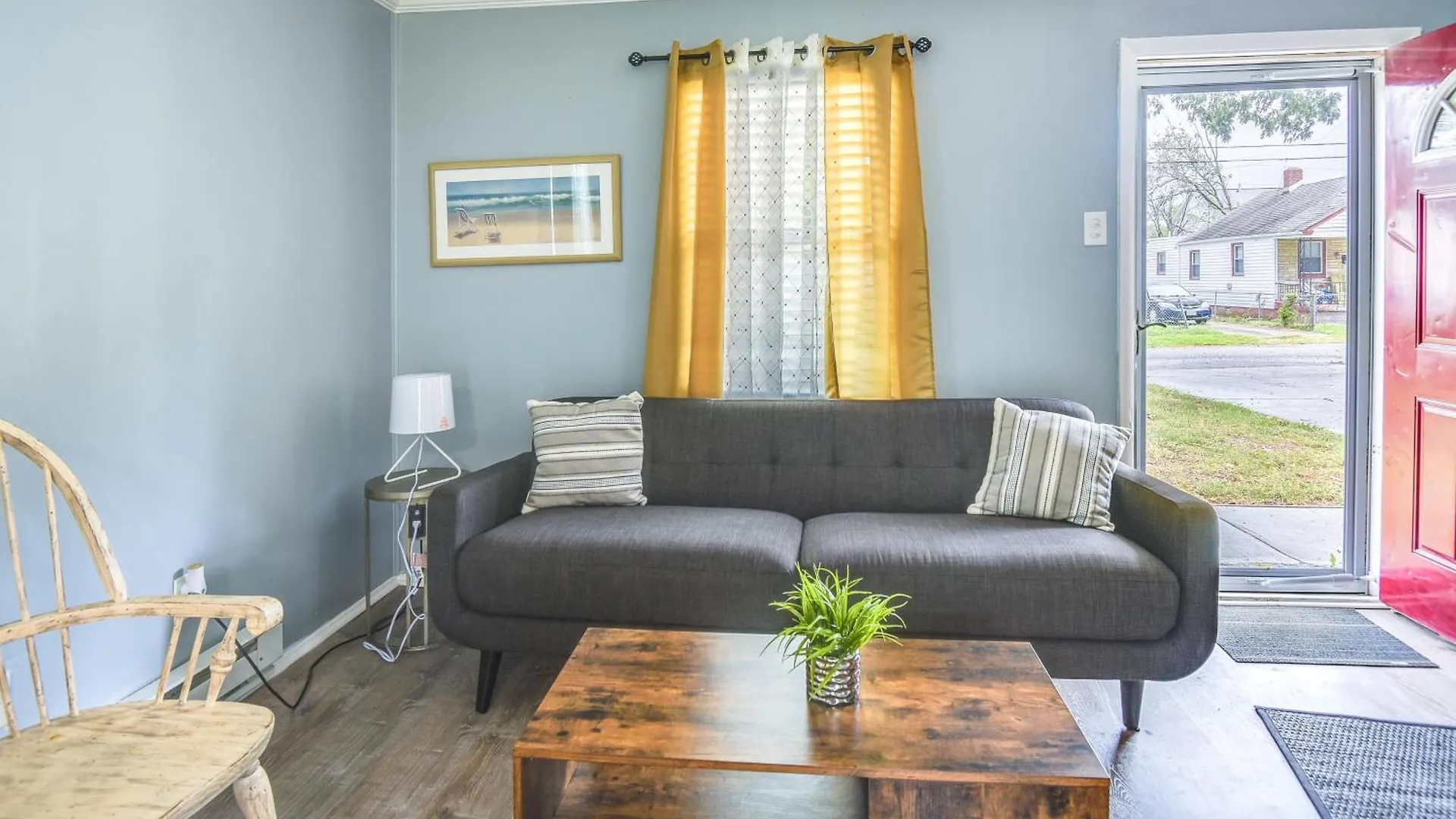 Hampton Vacation Rental Central Location, Patio