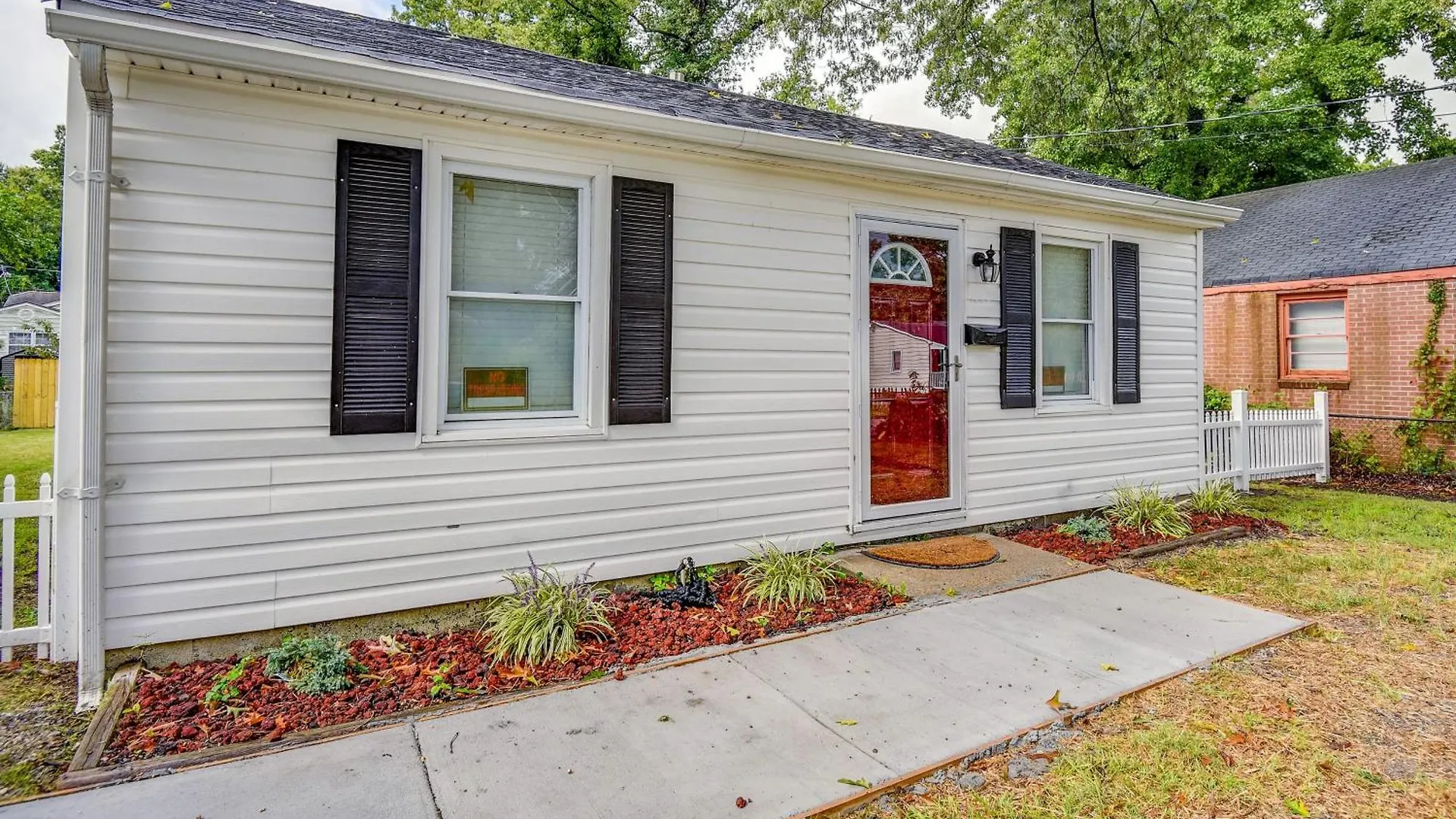 Hampton Vacation Rental Central Location, Patio